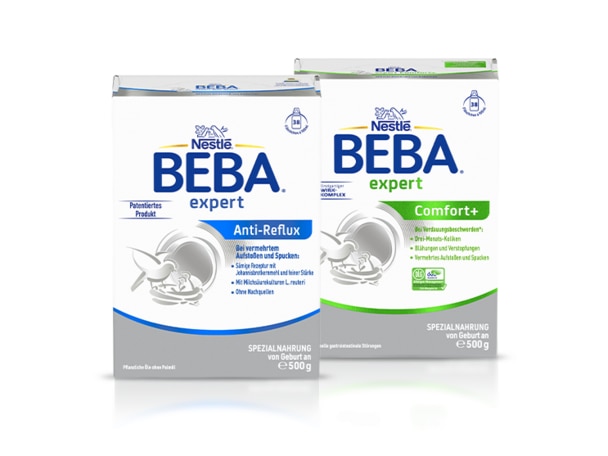 Verpackungsfoto: zwei BEBA Expert Babynahrungspackungen, blau und grün