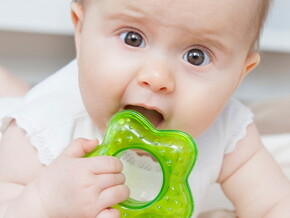 Was hilft, wenn Babys zahnen | Baby&me