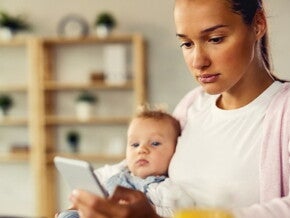 Mutter und Handy | Baby&me