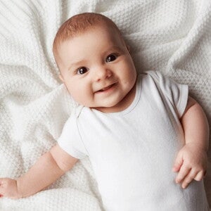 Bäuerchen machen: So helft ihr eurem Baby | Baby&me