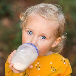 Warum sollten Kleinkinder Kindermilch bekommen? | Baby&me Warum sollten Kleinkinder Kindermilch bekommen? | Baby&me
