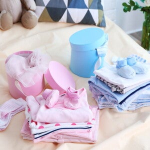 Babykleidung als Geschenk für Mädchen und Junge Babykleidung als Geschenk für Mädchen und Junge