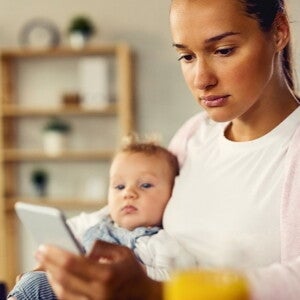 Mutter und Handy | Baby&me