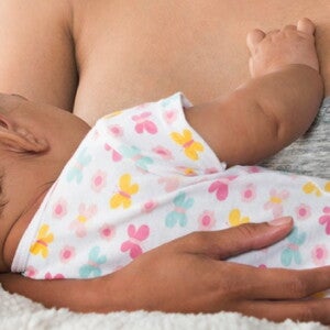 Erste Schritte beim Stillen | Baby&me Erste Schritte beim Stillen | Baby&me