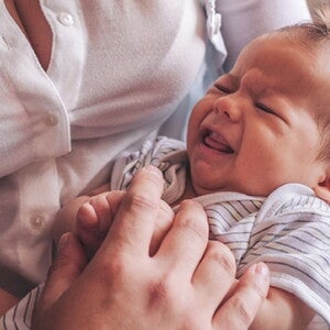 Warum Babys weinen Mutter und Baby Warum Babys weinen Mutter und Baby