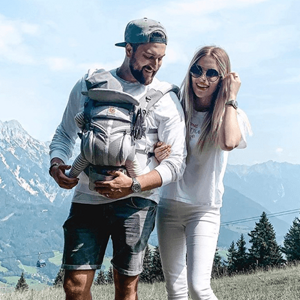Mariano mit seinen Eltern auf einem Berg | Baby&me