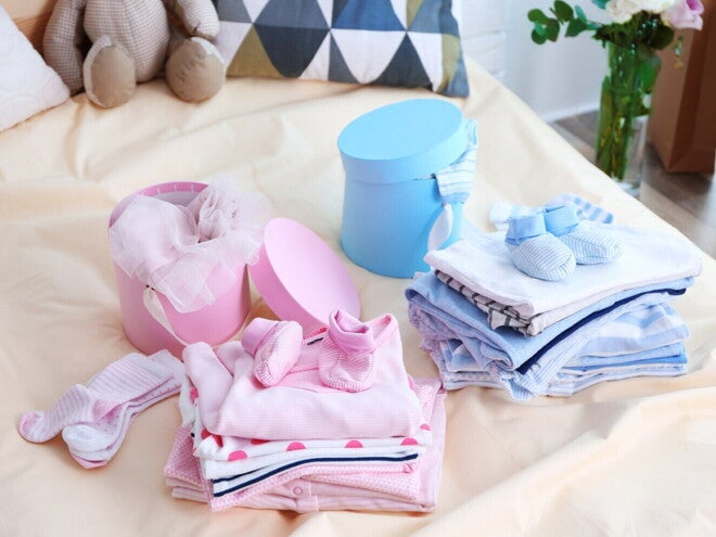 Babykleidung als Geschenk für Mädchen und Junge Babykleidung als Geschenk für Mädchen und Junge