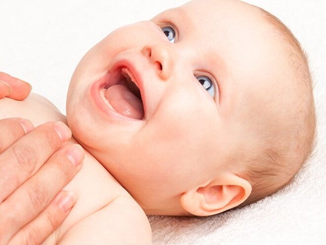 Babymassage Mutter und Baby