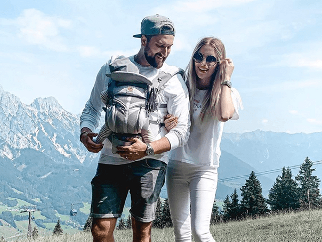 Mariano mit seinen Eltern auf einem Berg | Baby&me Mariano mit seinen Eltern auf einem Berg | Baby&me