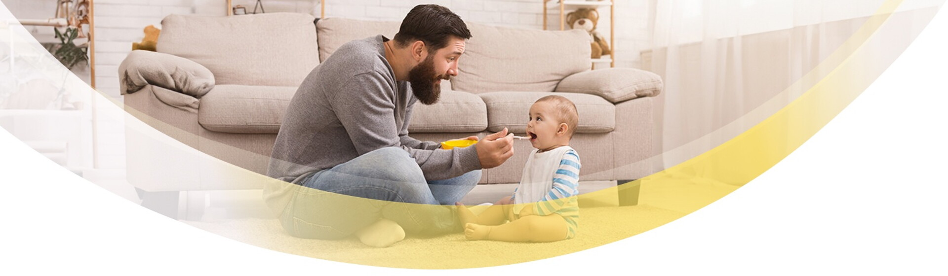 Finde das passende Babybrei Rezept für deinen Liebling. Vater füttert das Baby. Finde das passende Babybrei Rezept für deinen Liebling. Vater füttert das Baby.