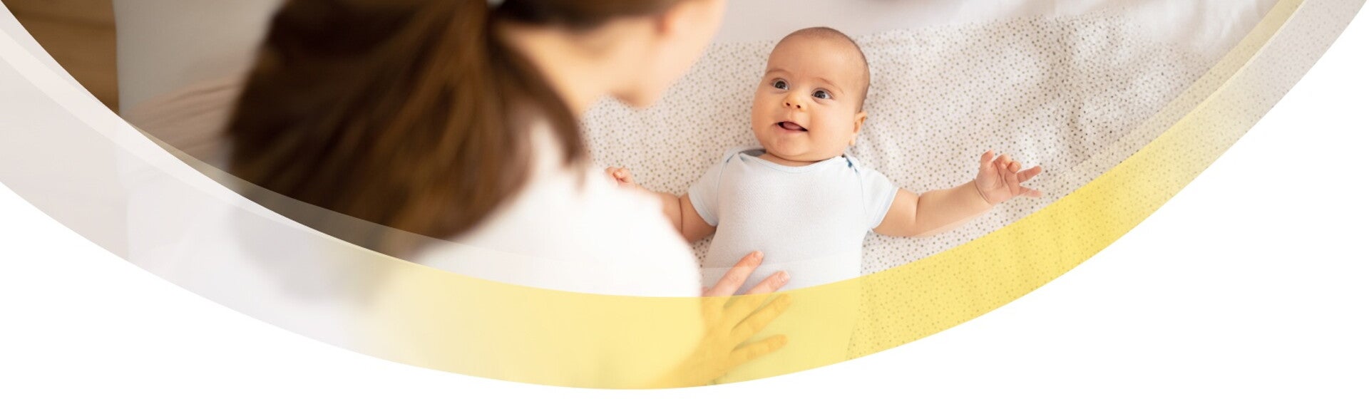 Kleines Bäuchlein, große Aufgabe​  – Mutter mit Baby 