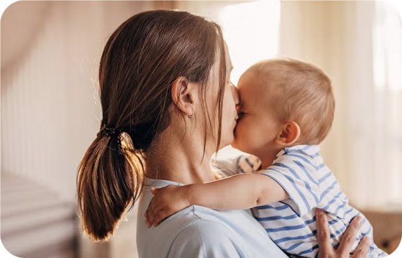 Mutter tröstet Kind _BEBA COMFORT | Babyservice Mutter tröstet Kind _BEBA COMFORT | Babyservice