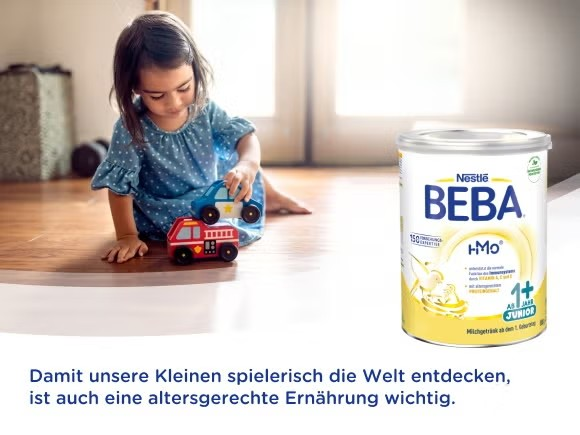 Mädchen spielt_Playmobil_BEBA Mädchen spielt_Playmobil_BEBA