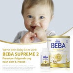 Lächelndes Baby neben einer Dose und Verpackung von BEBA Supreme 2 Säuglingsnahrung